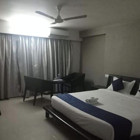 מלון Alappuzha Aec Residency מראה חיצוני תמונה